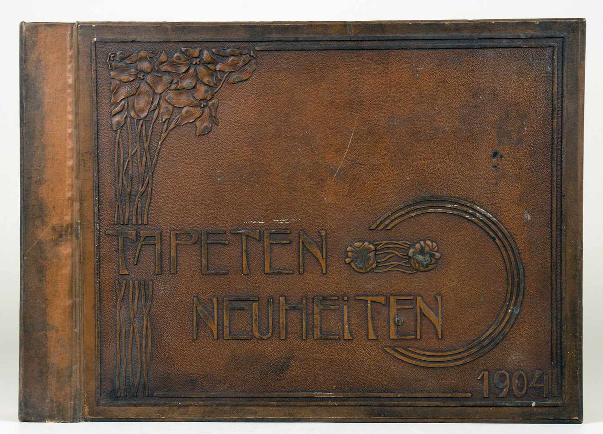 Tapeten-Neuheiten 1904. Tapetenmusterbuch der Firma Jerk & Schuschitz, Wien. Ca. 240 Originalmuster,