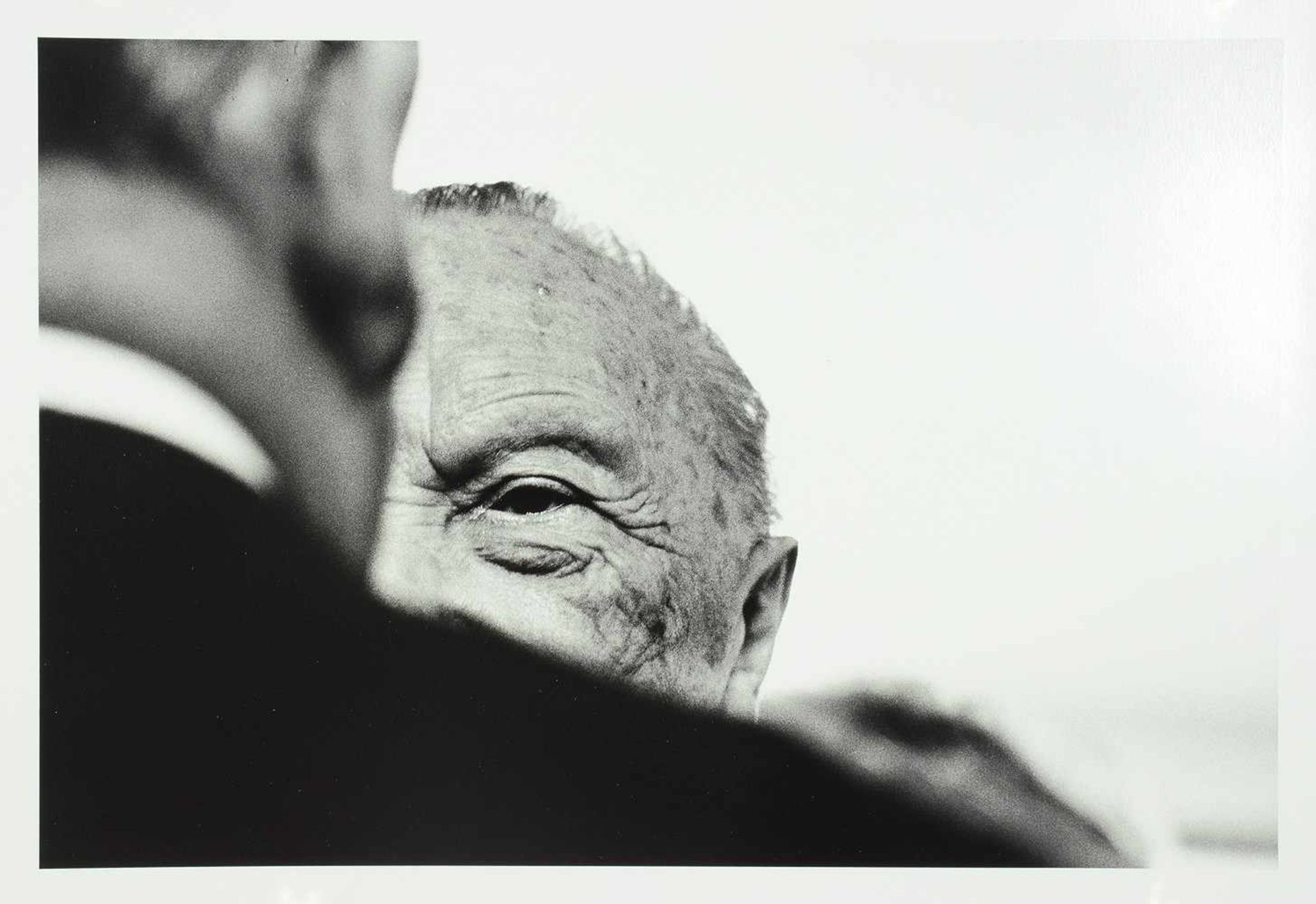 Robert Lebeck. Konrad Adenauer, Willy Brandt, Romy Schneider u. a. Sechs Fotografien. 1955-1981/ - Bild 3 aus 6