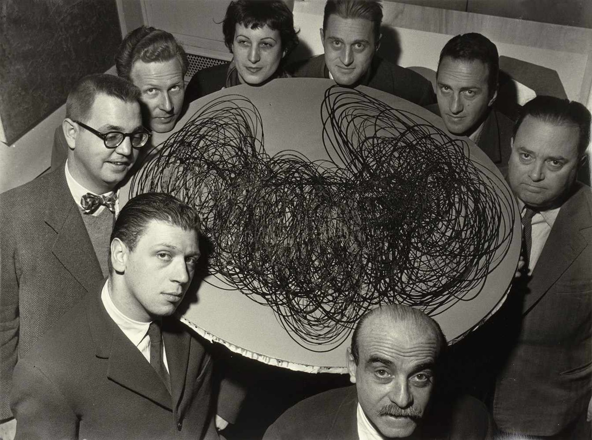 Aldo Durazzi. Movimento spazialista. Sieben Fotografien. 1952-1959. 40 : 30 cm. - Bild 7 aus 7