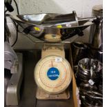 WEIGHING SCALES + SCOOP