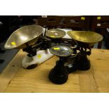 2 BLACK + WHITE WEIGHING SCALES