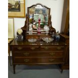 QUALITY MAHOGANY DRESSING CHEST