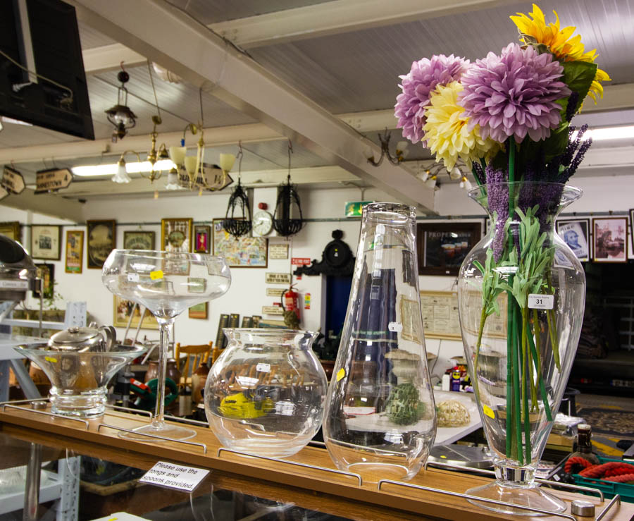 2 CAKE STANDS + MISC FLOWERS + VASES - Image 2 of 3