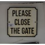 CAST IRON SIGN "PLEASE CLOSE THE GATE" 19W CM