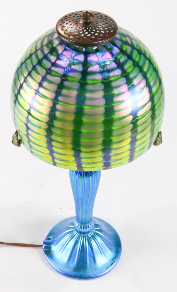 A Lundberg Studios iridescent art glass table lamp - Image 3 of 7