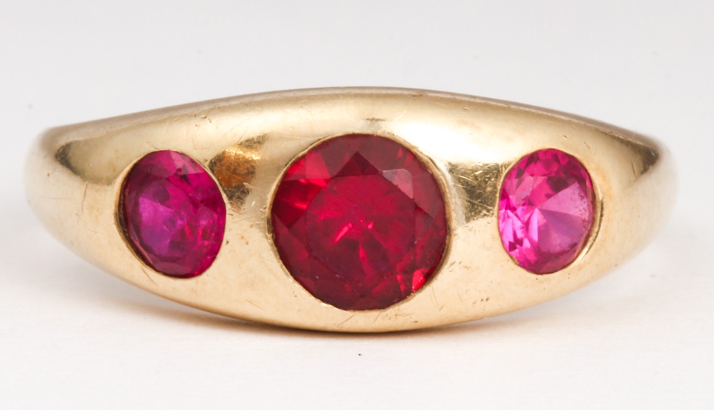 Synthetic ruby, 10k yellow gold ring - Image 2 of 8