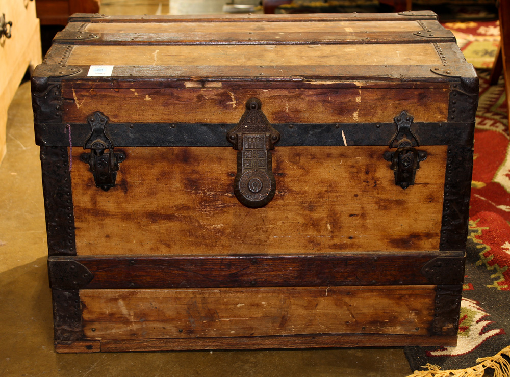 Vintage metal mounted wood paneled steamer trunk - Image 2 of 3