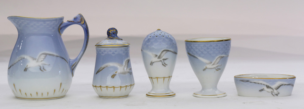 A large Bing and Grondahl (B&G) porcelain Seagull table service - Image 13 of 28