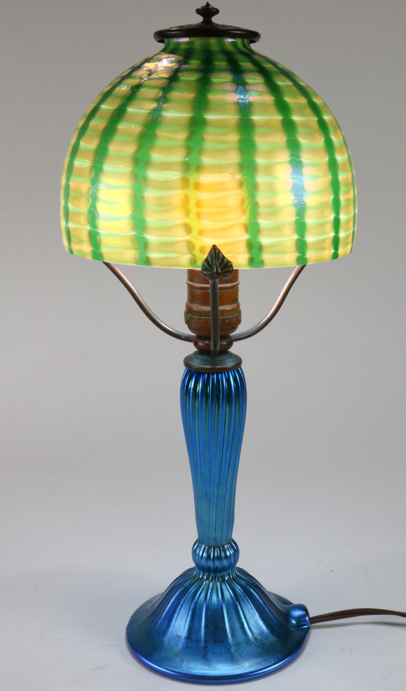 A Lundberg Studios iridescent art glass table lamp - Image 2 of 7