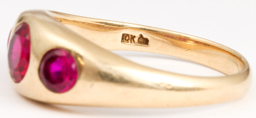 Synthetic ruby, 10k yellow gold ring - Image 7 of 8