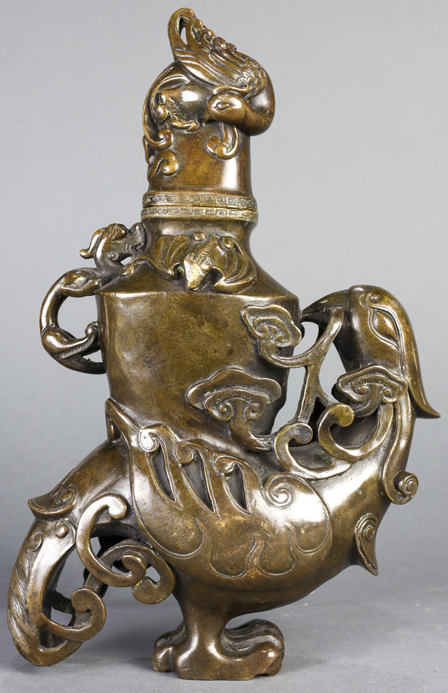 A Chinese-style Bronze Lidded Vase - Image 2 of 6