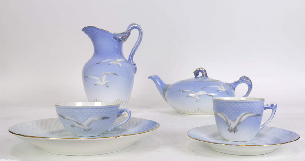 A large Bing and Grondahl (B&G) porcelain Seagull table service - Image 3 of 28