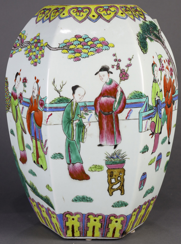 A chinese Hexagonal Famille Rose Porcelain Vase - Image 4 of 14