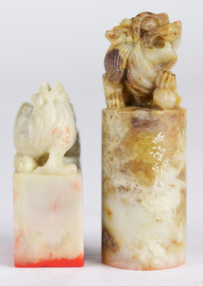 (Lot of 2 )Two carved hardstone seals, one surmounted with carved foo lion and the other with - Image 4 of 8