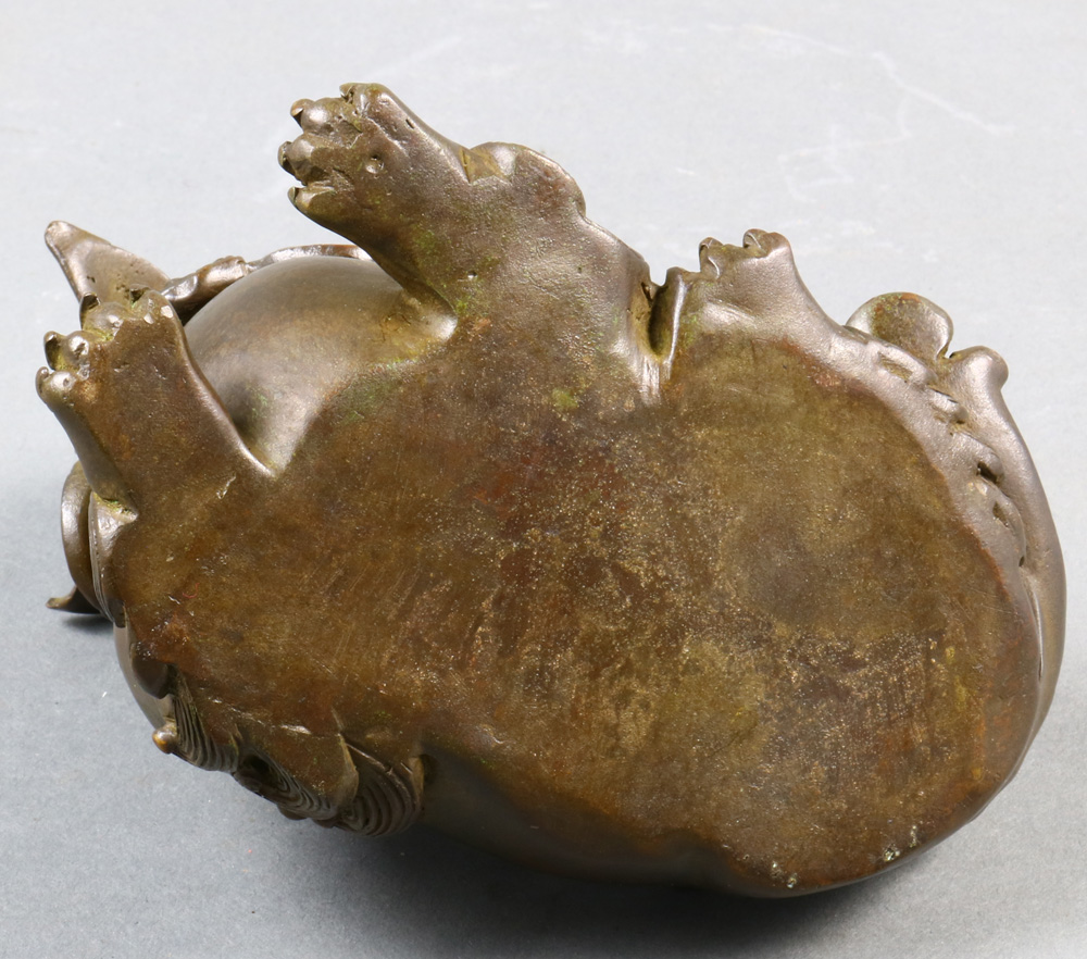 A Chinese Bronze incense burner of recumbent foo lion, size: 4.25"h - Image 5 of 5