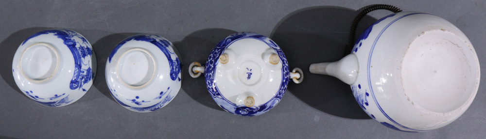 (lot of 4) Japanese group of ceramics, underglazed blue: one teapot, two bowls, one censer on - Image 4 of 5