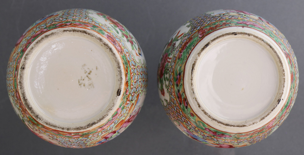 (lot of 2) A Pair of Chinese famille-rose double-gourd vases, each painted with figures and floral - Image 6 of 6