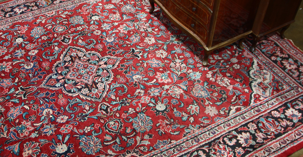 Persian Sarouk carpet, 9' x 12'