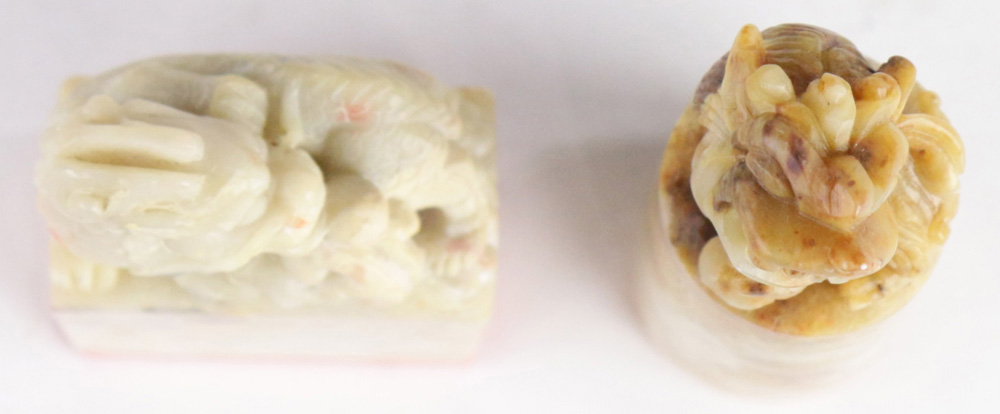 (Lot of 2 )Two carved hardstone seals, one surmounted with carved foo lion and the other with - Image 5 of 8