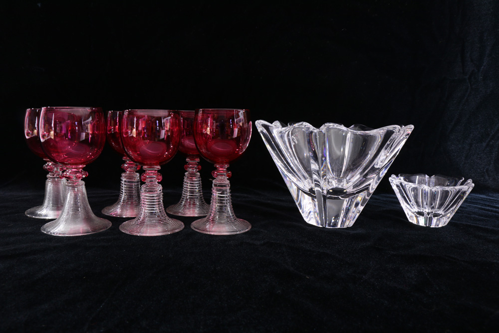 (lot of 2) Pair of graduated Orrefors crystal bowls, each with a wide scallop rim, tapering to a