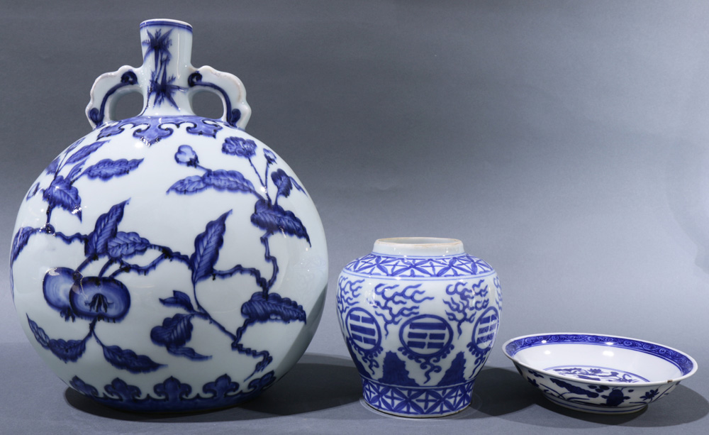 (Lot of 3)A group of Chinese blue and white wares, the first is a bottle vase painted with