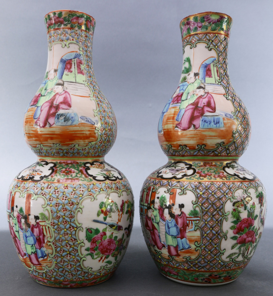 (lot of 2) A Pair of Chinese famille-rose double-gourd vases, each painted with figures and floral - Image 4 of 6