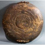 Papua New Guinea carved bowl or platter, with elaborate incised carving, the extra-large example has