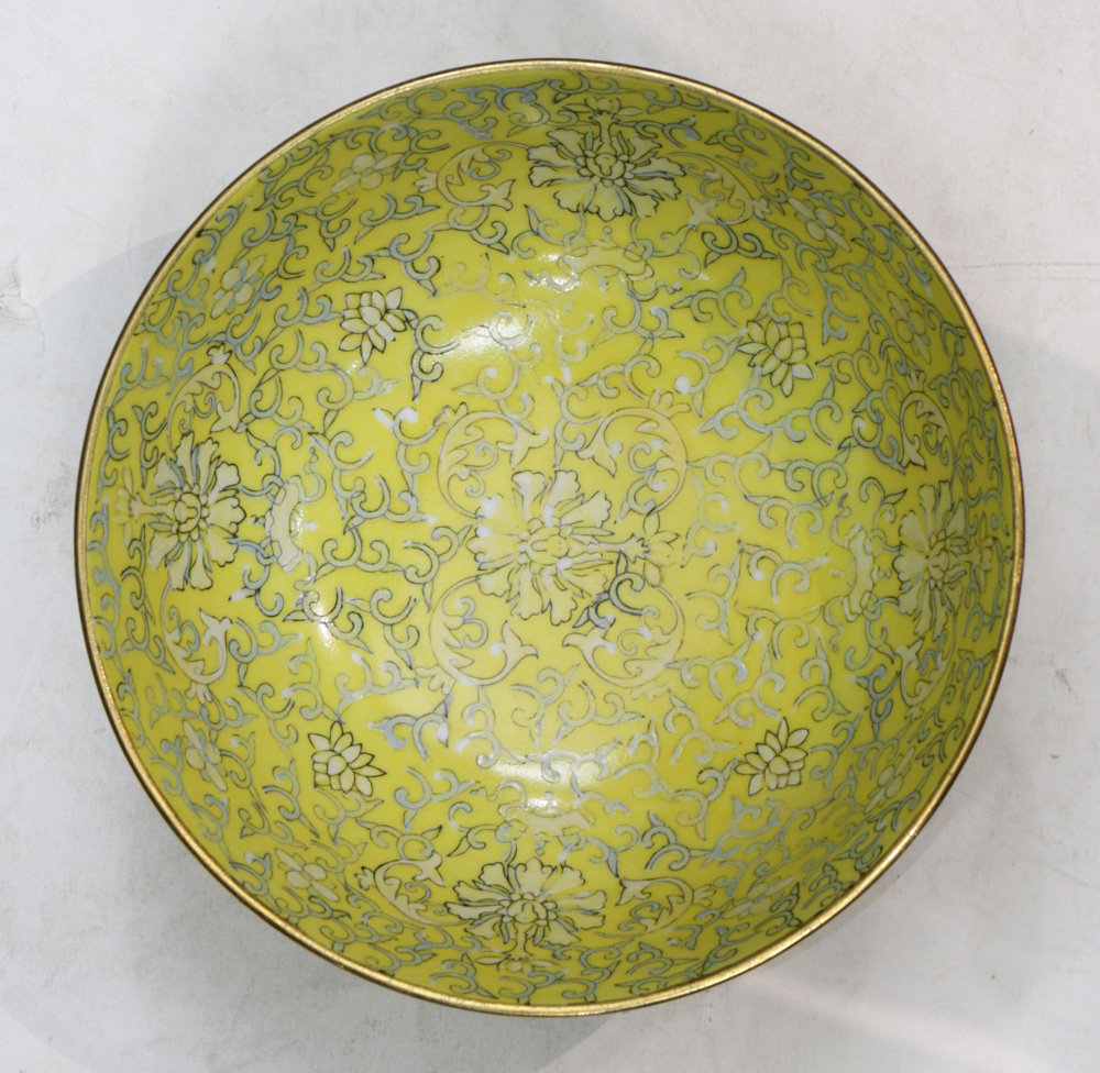 A Chinese yellow-ground bowl, both interior and exterior enamelled with flower and folige patternss,