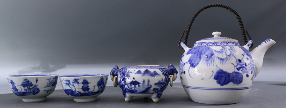 (lot of 4) Japanese group of ceramics, underglazed blue: one teapot, two bowls, one censer on - Image 2 of 5