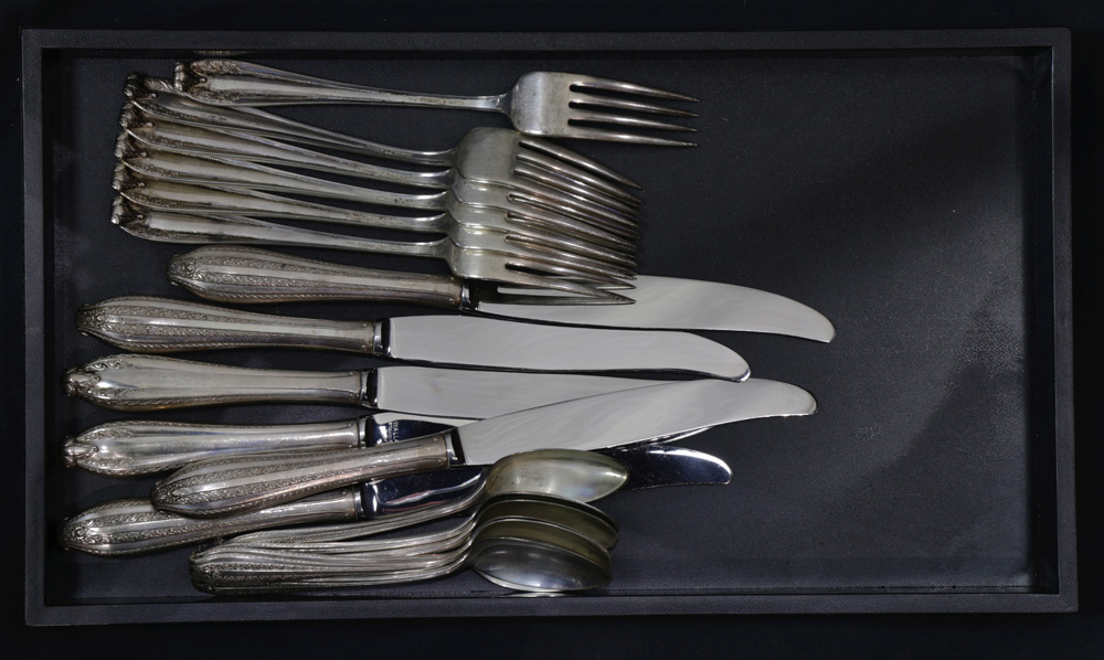 (lot of 18) A Wallace Mozart sterling silver flatware service, consisting of (6) dinner forks 8.