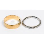(Lot of 2) 18k gold bands