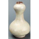 Chinese Guan-style Crackled Garlic Head Vase