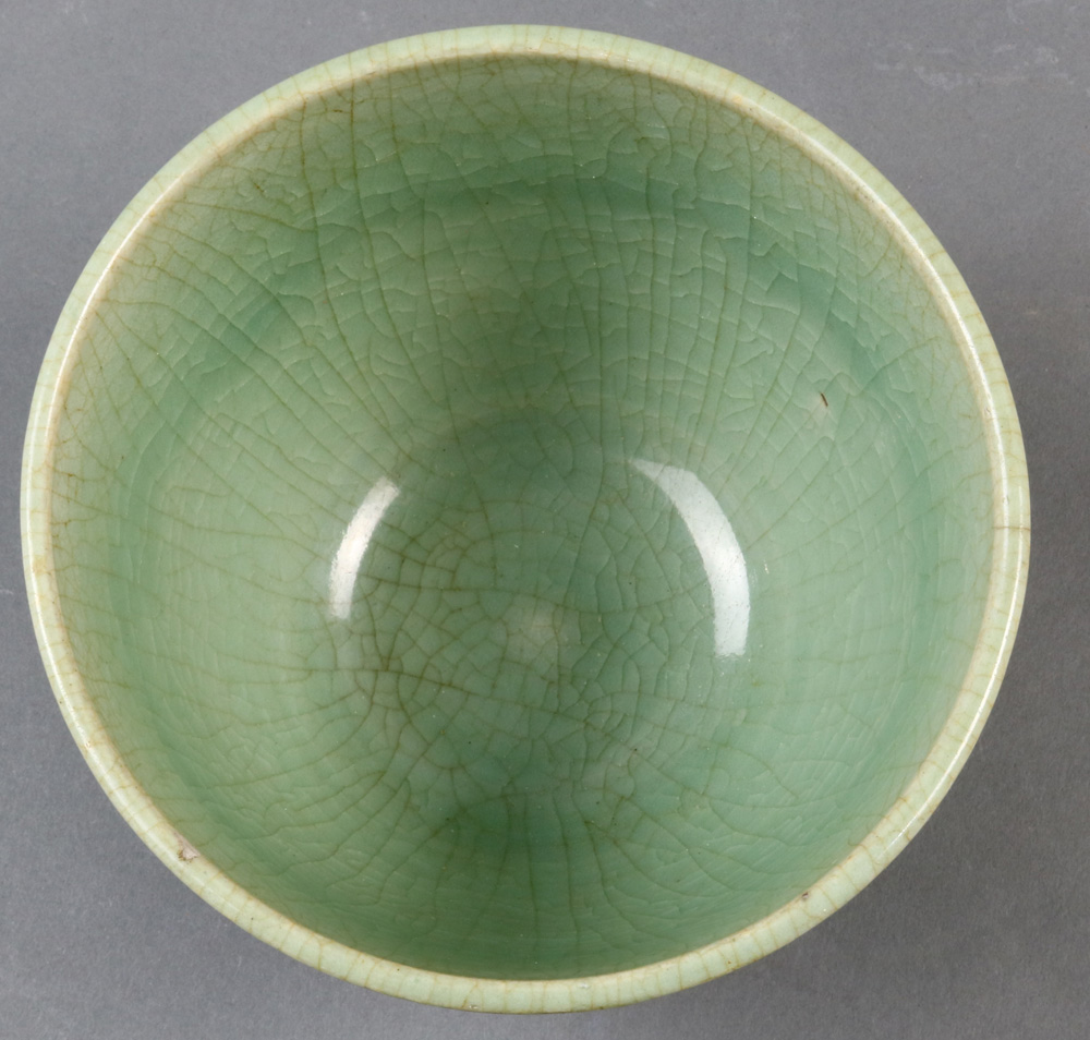 A Chinese Celadon Crackle-Glazed Bowl - Image 2 of 3