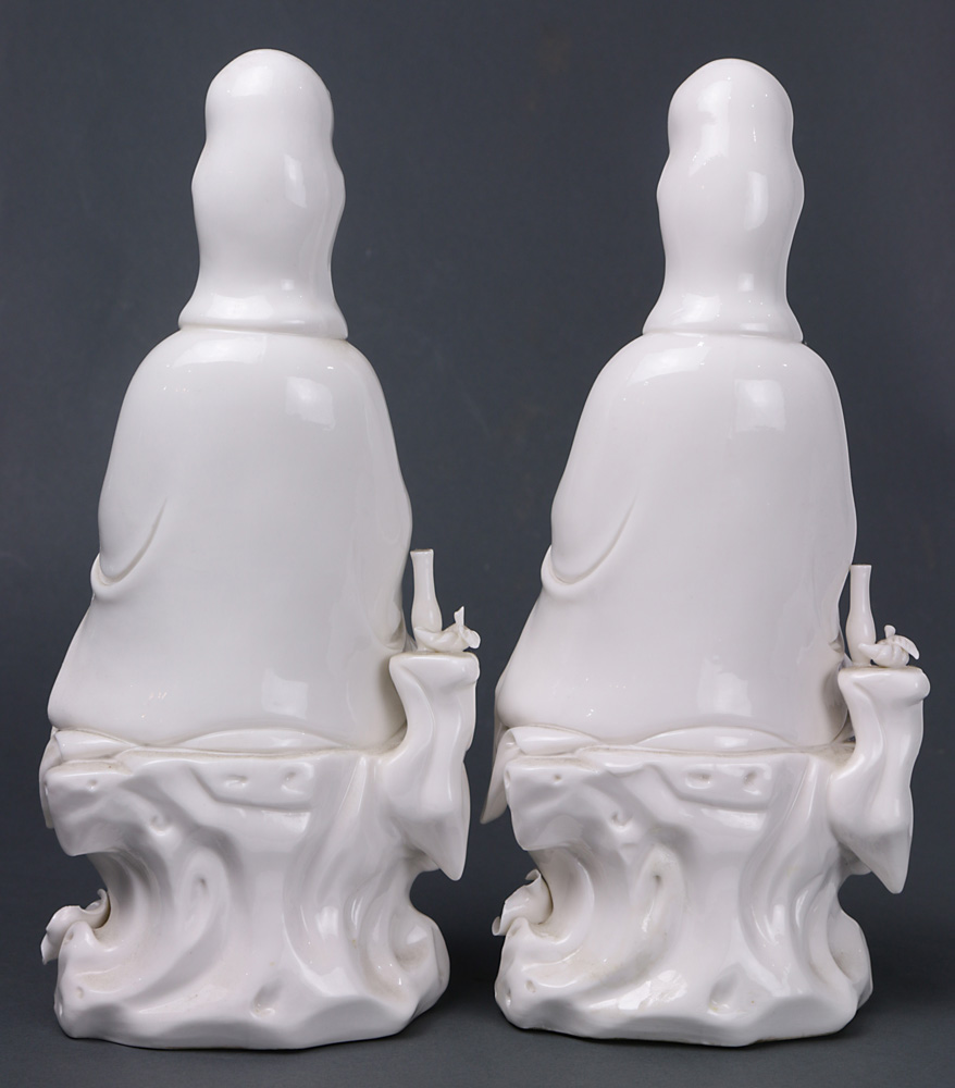 (lot of 2) A pair of seated Dehua Guanyin figures - Image 3 of 5