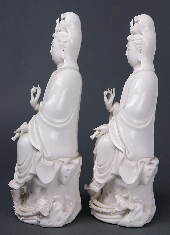 (lot of 2) A pair of seated Dehua Guanyin figures - Image 2 of 5