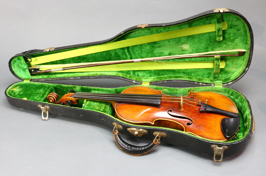 A labeled Babos Bela Geignemache Hermanstad violin, bearing a label dated 1923, with bow (