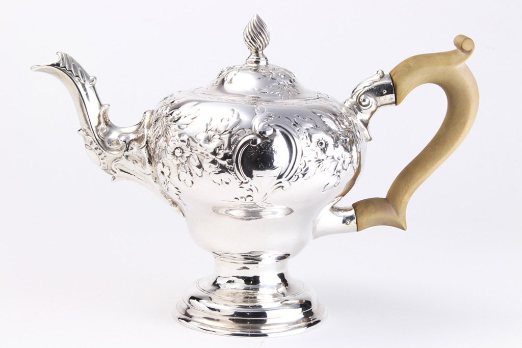 A George III sterling coffee pot, London, circa 1769 - Image 2 of 10