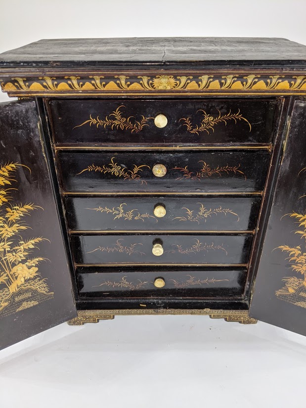 A Chinese lacquered wood dresser cabinet - Image 11 of 12