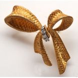 Diamond, 18k yellow gold brooch