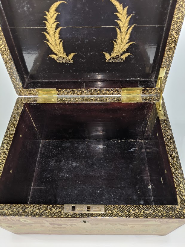 A Chinese gilt and cinnabar lacquer decorated box - Image 5 of 10