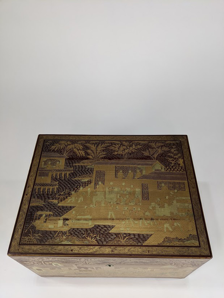 A Chinese gilt and cinnabar lacquer decorated box - Image 4 of 10