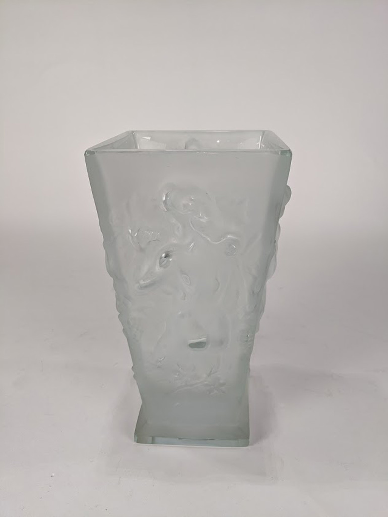 A French Art Deco frosted to clear tapered vase - Image 2 of 4