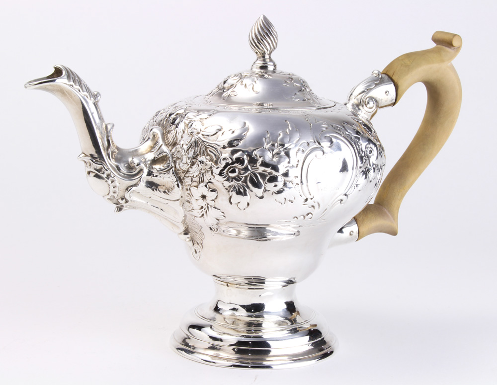 A George III sterling coffee pot, London, circa 1769 - Image 3 of 10