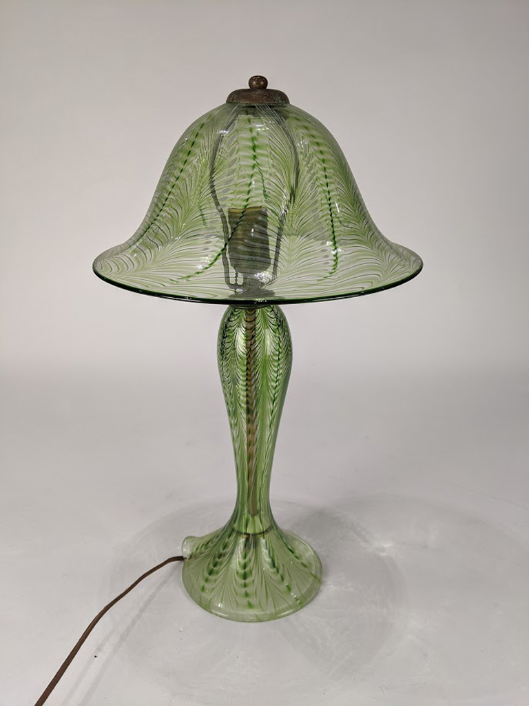 A Lundberg Studios art glass table lamp - Image 2 of 4