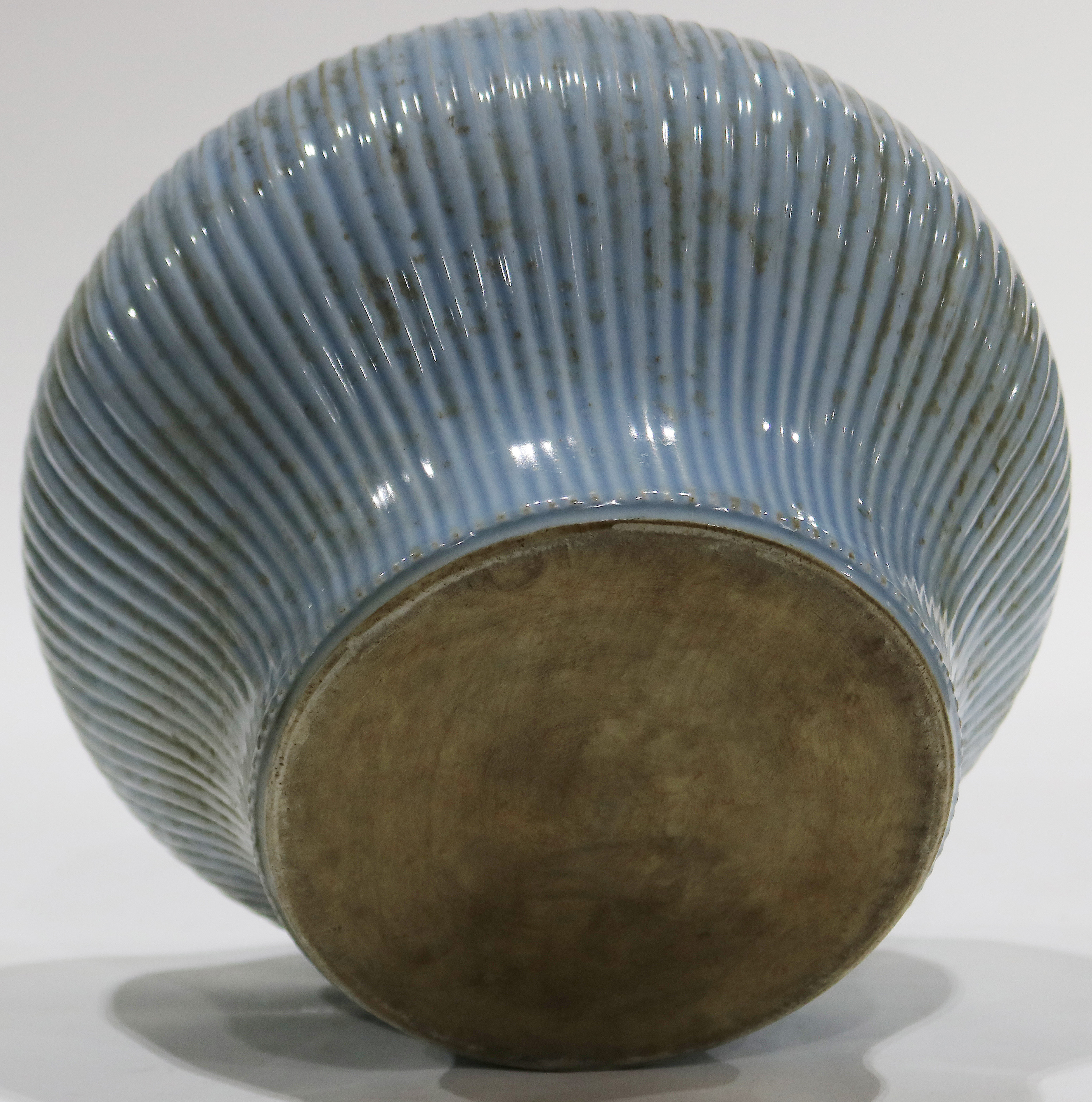 A Chinese Clair-de-lune porcelain Alms bowl - Image 3 of 4