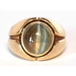 Cat's eye chrysoberyl, 18k yellow gold ring