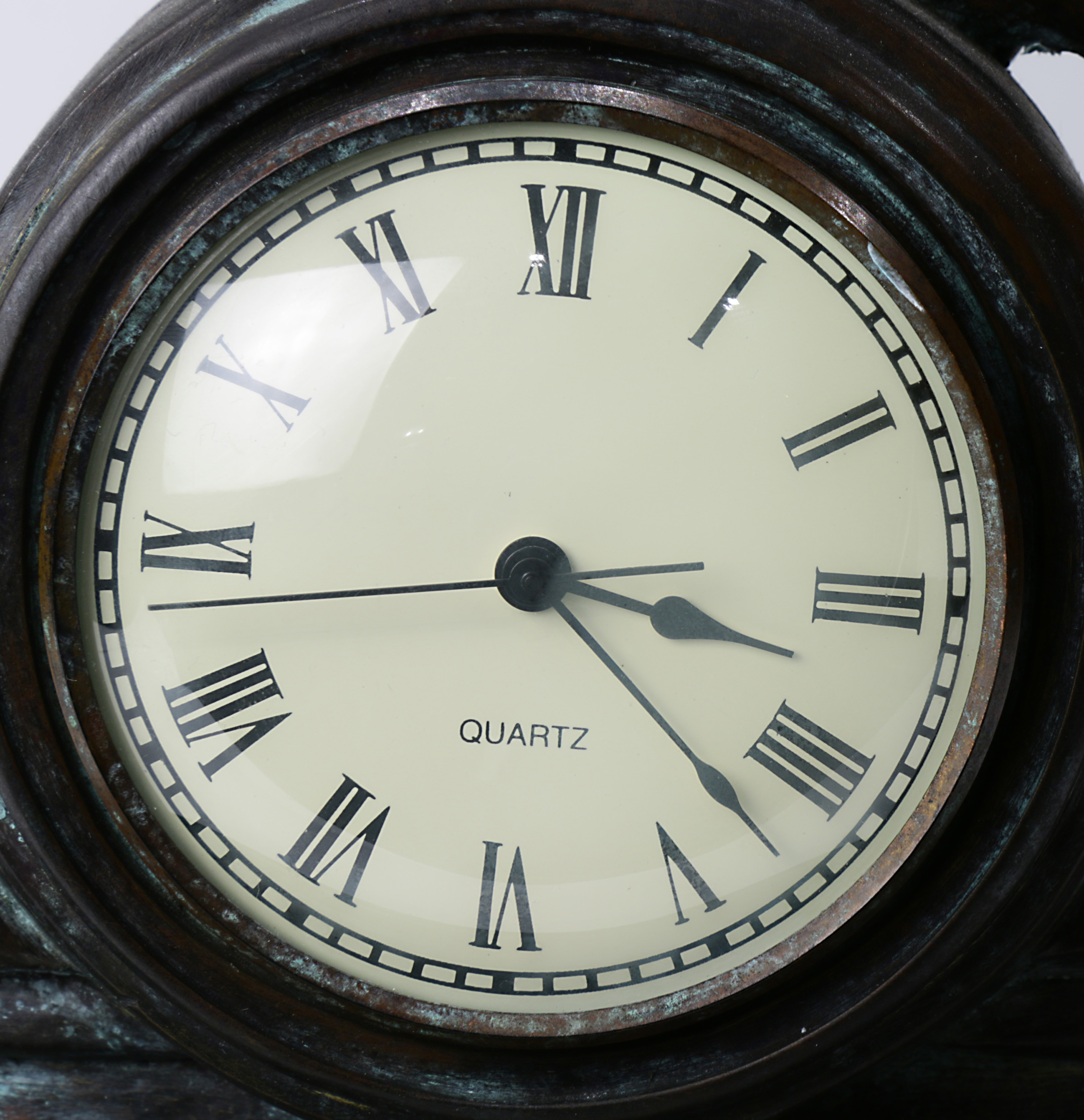 A Classical style spelter figural mantle clock - Image 5 of 6