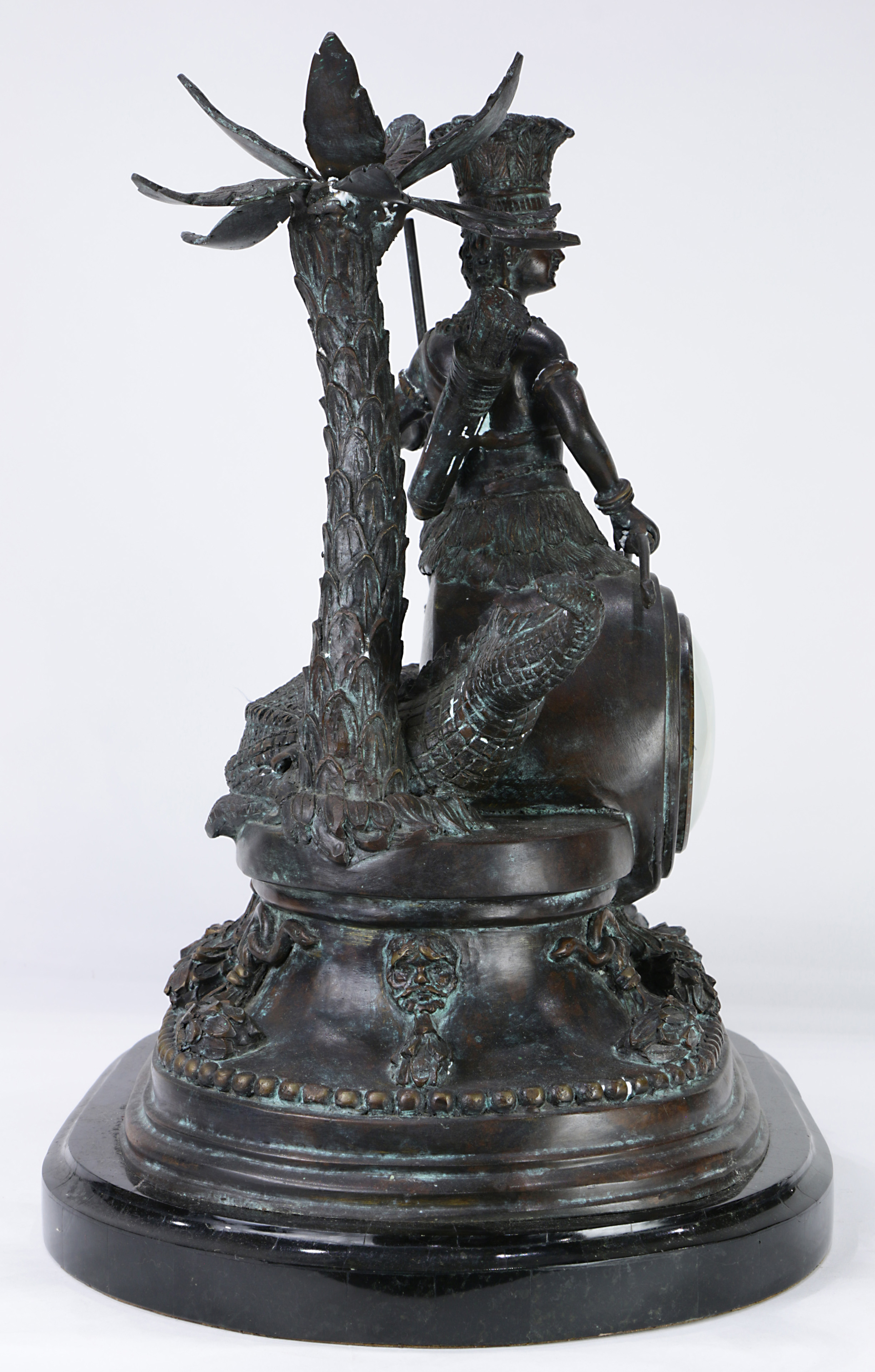 A Classical style spelter figural mantle clock - Image 3 of 6