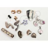 Collection of miscellaneous jewelry items