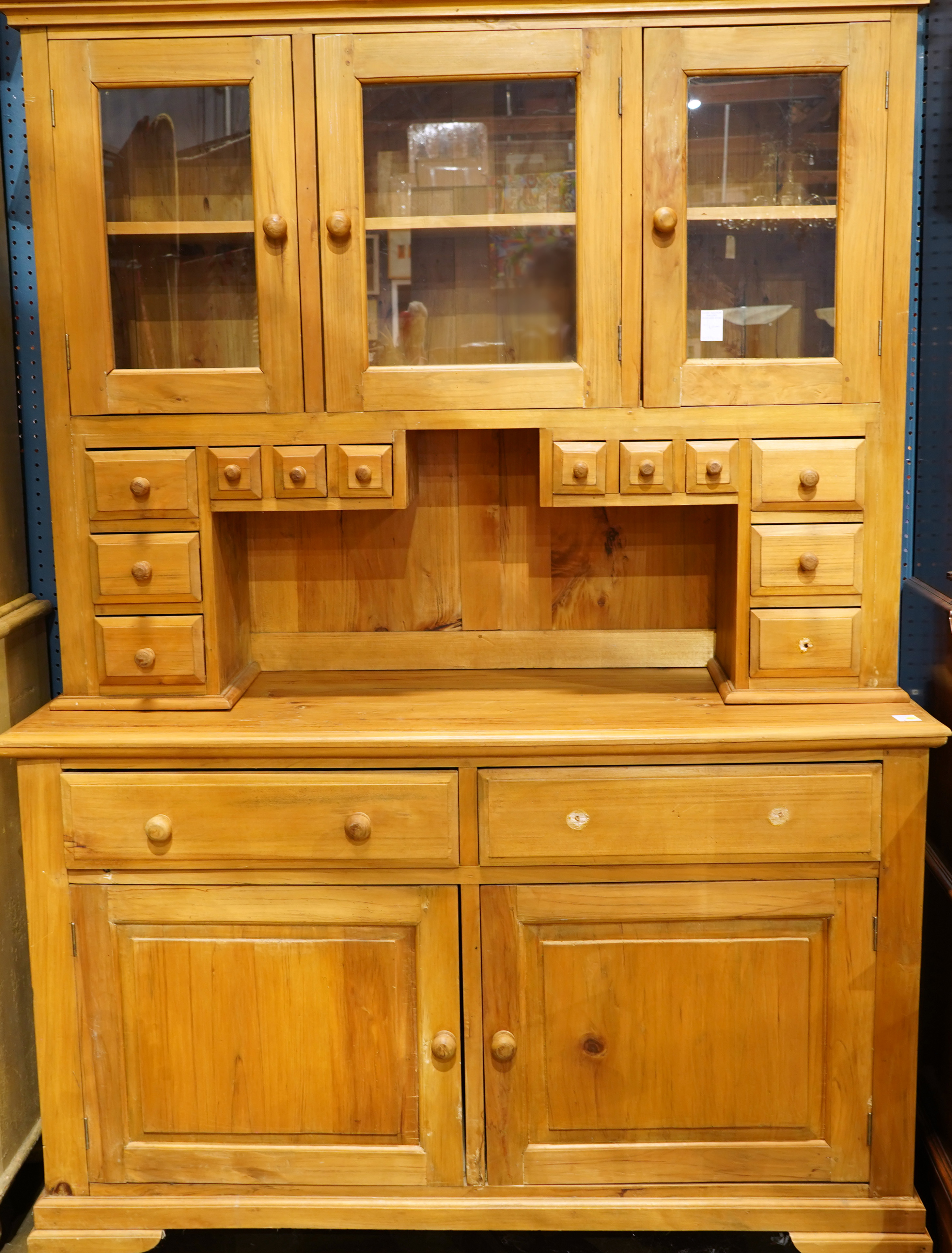 A Primitive style hutch